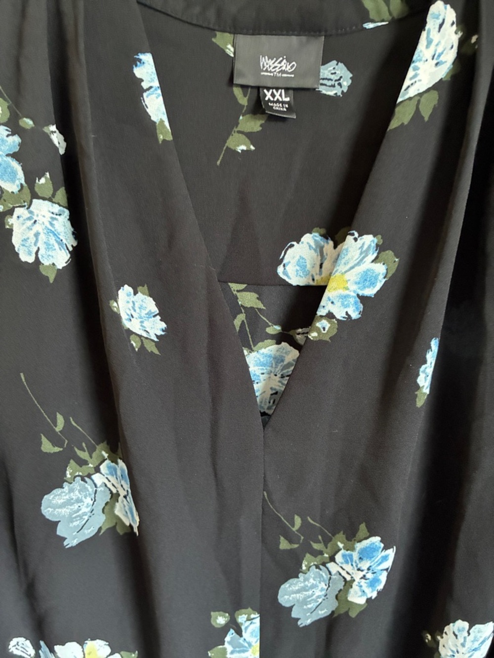 Mossimo Supply Co. Black Sleeveless V-Neck Blouse with Light Blue Floral Print - Picture 3 of 5
